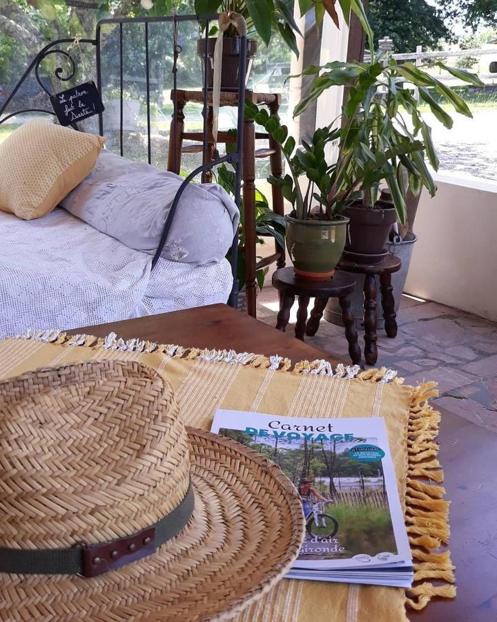 Villa Roulotte Fleur Des Champs Sigalens Esterno foto